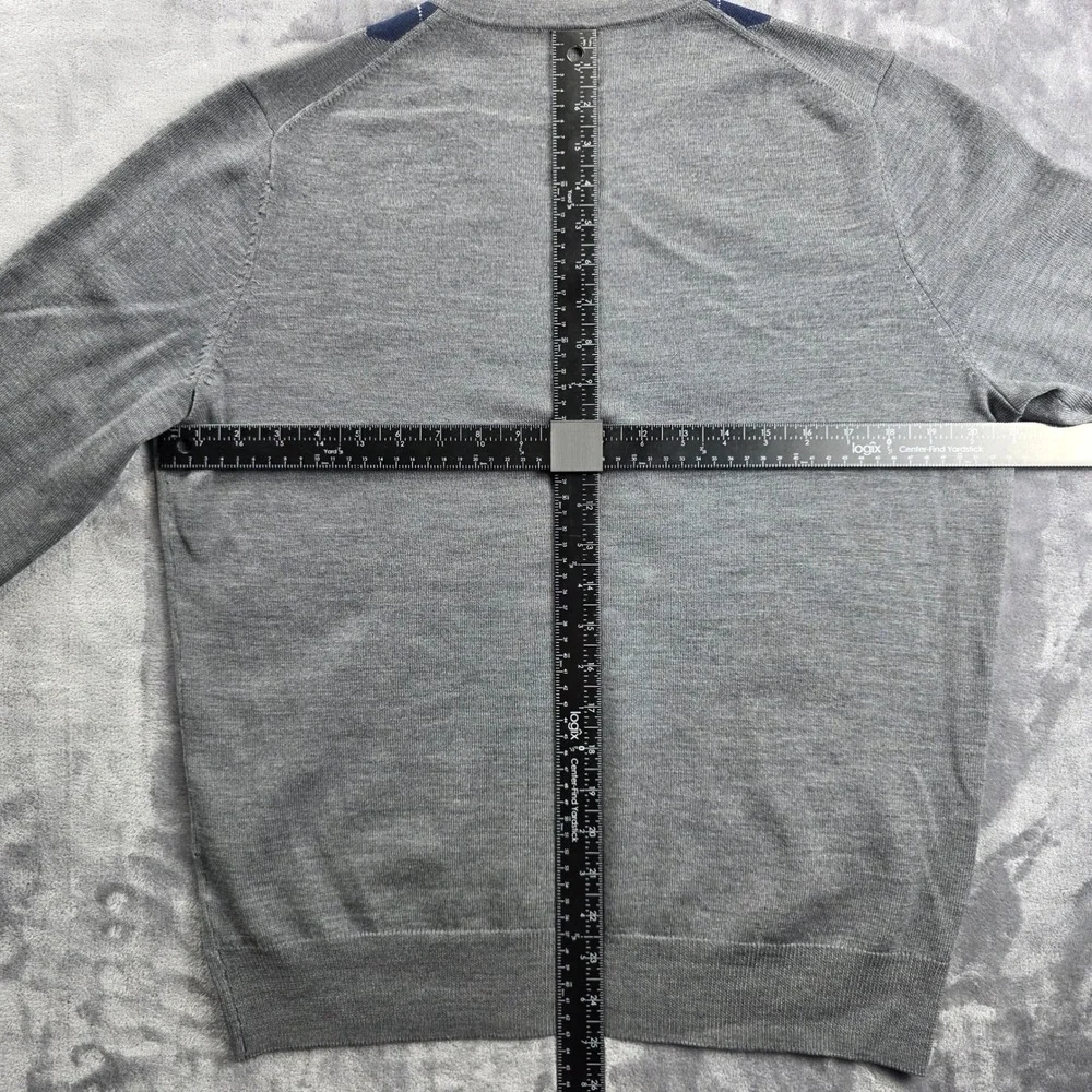 Jos A Bank Traveler Mens M‎ Grey Argyle V-Neck 100% Merino Wool Sweater